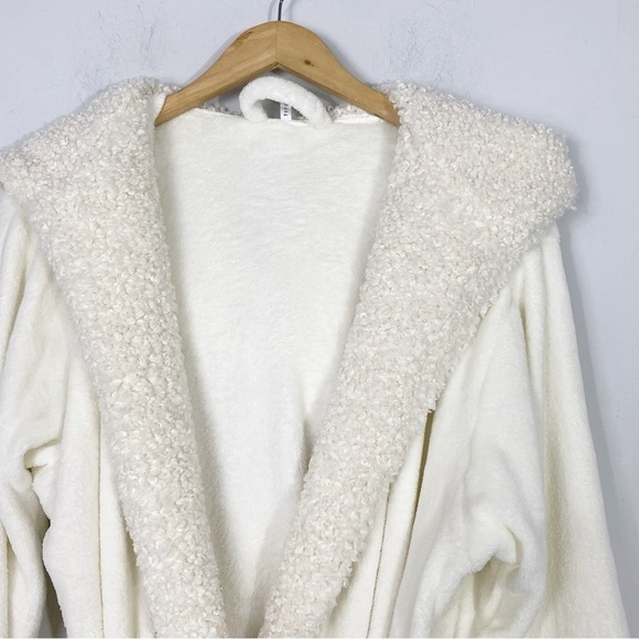 POTTERY BARN New Teddy Faux Fur Trim Robe Ivory Hood - Picture 3 of 10